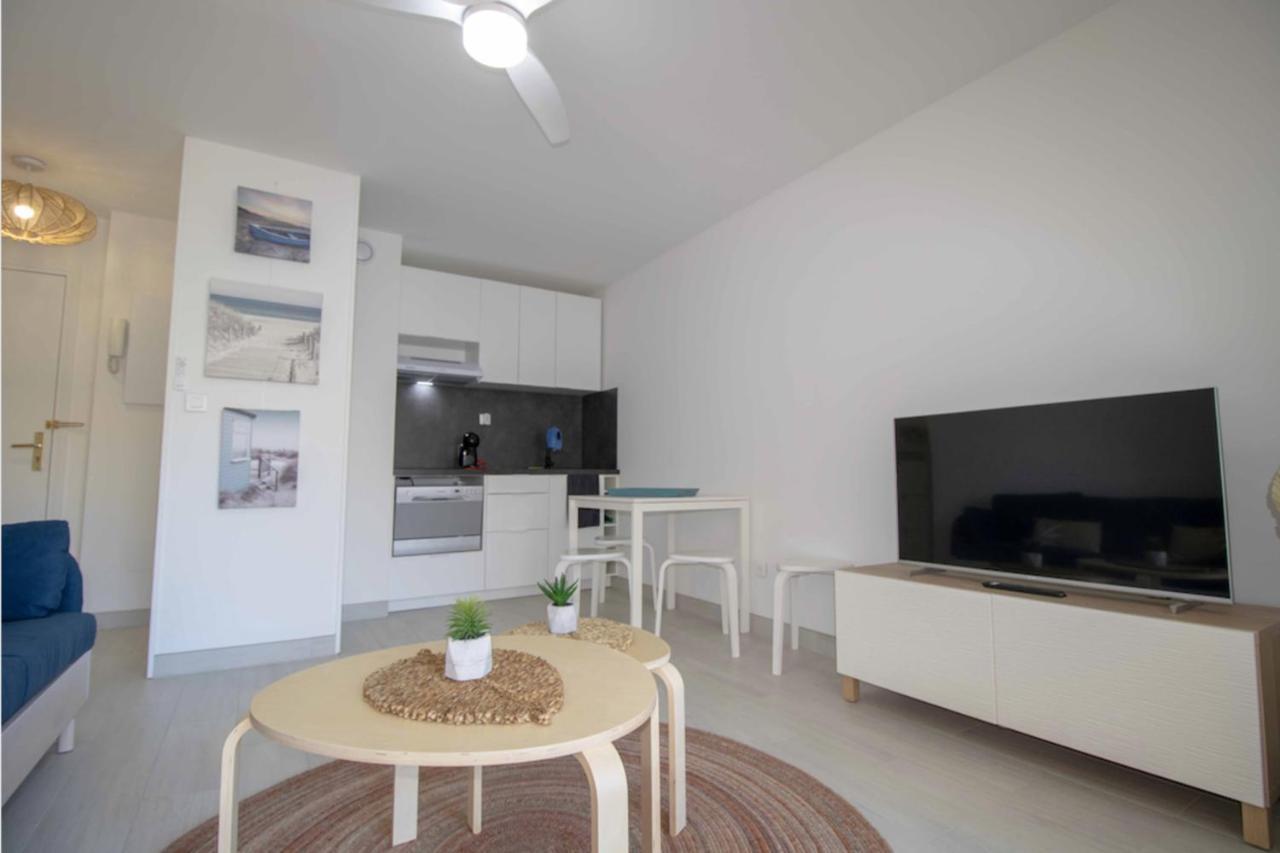 Bright Apt Of 32 M Renovated Near Town Frejus Exterior photo